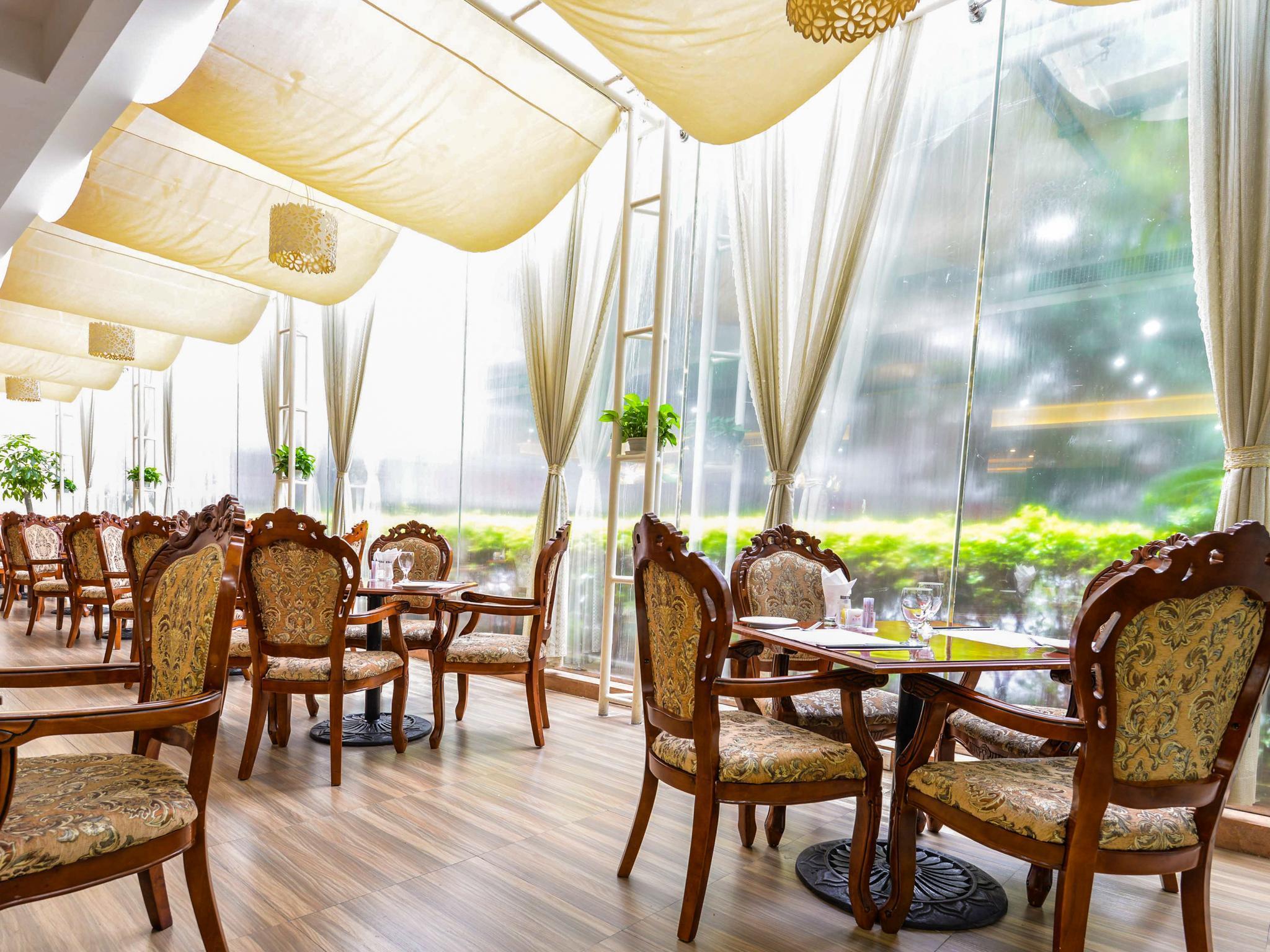 Royalty Hotel Shenzhen Bagian luar foto