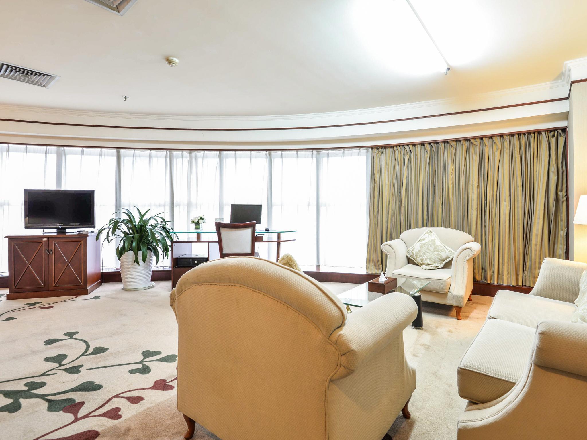 Royalty Hotel Shenzhen Bagian luar foto