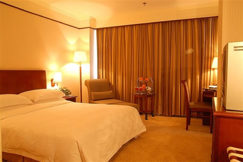 Royalty Hotel Shenzhen Bagian luar foto