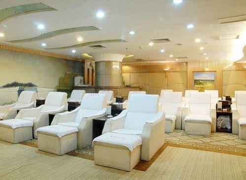 Royalty Hotel Shenzhen Bagian luar foto
